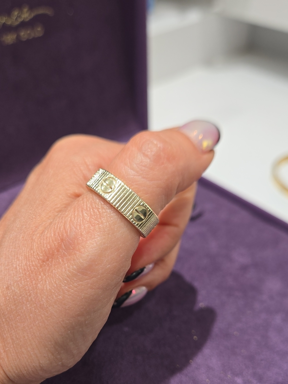 14k Gold Filled Textured Screw Motif Band Ring - Women Jewelry